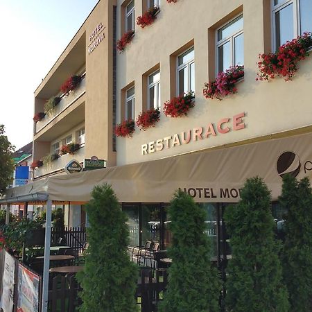 Hotel Morava Jevicko Экстерьер фото