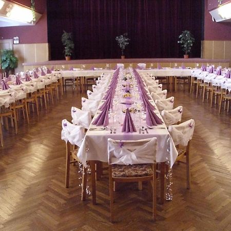 Hotel Morava Jevicko Экстерьер фото