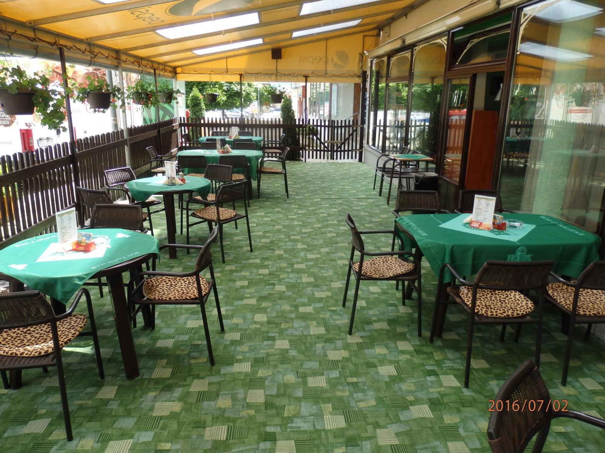 Hotel Morava Jevicko Экстерьер фото
